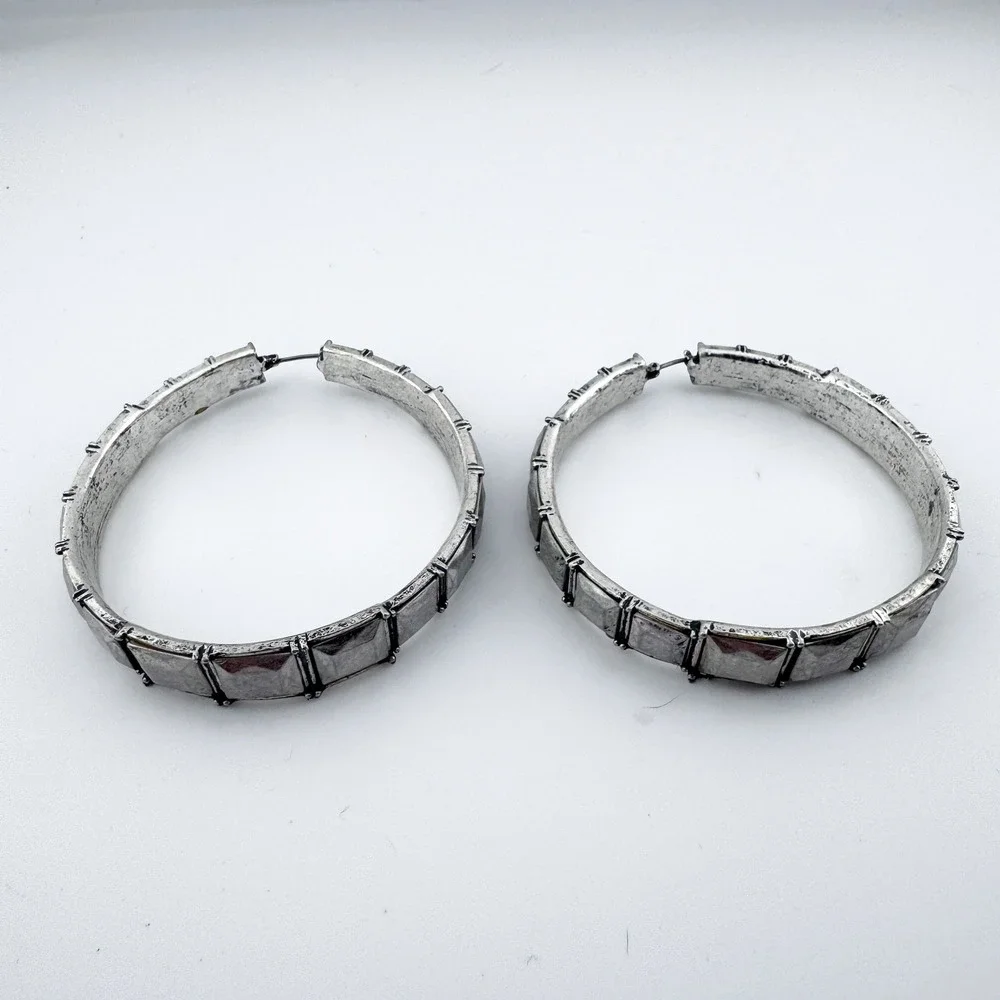 Vintage Heavy Silver Tone Hoop Earrings Textured Barbed Wire Design‎